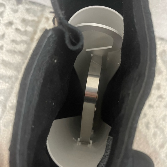 UGG suede riding boots size 9. Never worn - Picture 9 of 9